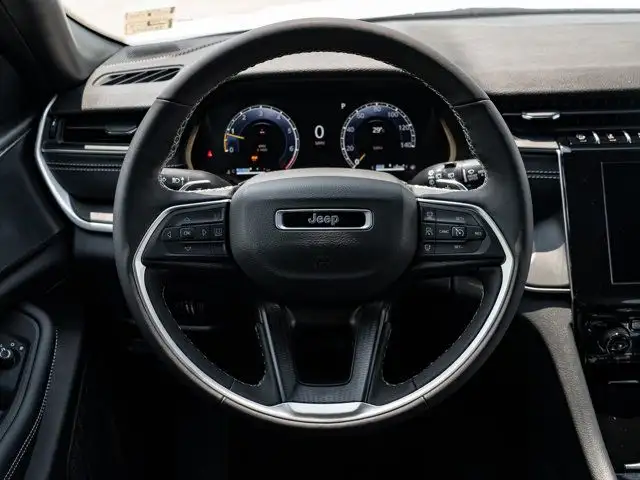 2025 Jeep Grand Cherokee L Altitude dans Autos et camions dans Barrie - Image 19