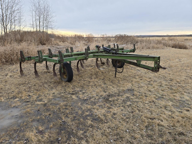 John Deere 16 Ft Deep Tillage Cultivator 100 in Farming Equipment in Calgary - Image 2