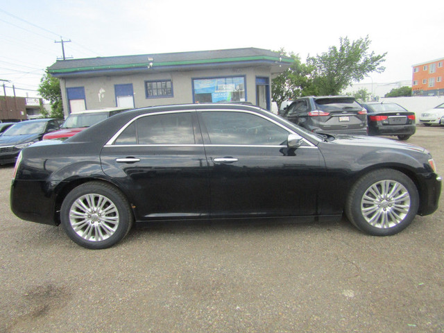 2012 Chrysler 300C 4dr AWD-LEATHER-SNROOF-BACKUP CAM in Cars & Trucks in Edmonton - Image 3