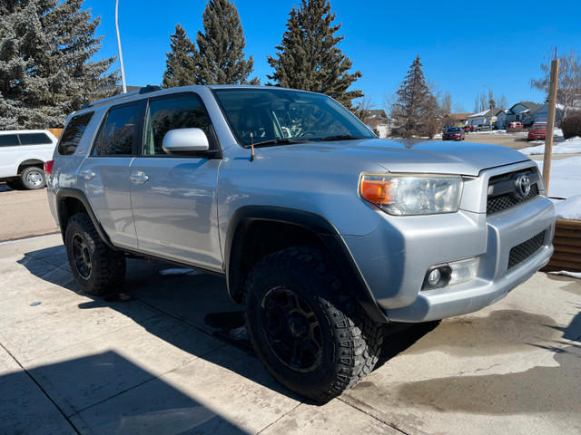 2011 Toyota 4-Runner SR5 in Cars & Trucks in Calgary