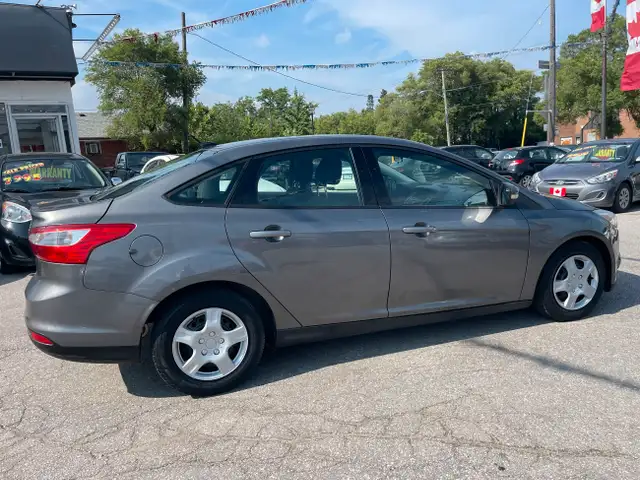 2012 Ford Focus SE SEDAN PWR GROUP AIR CO 2 SET WHEELS....LOW KM in Cars & Trucks in City of Toronto - Image 9