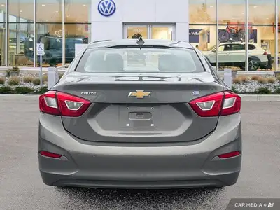 KBB.com 10 Most Awarded Brands. This Chevrolet Cruze delivers a Turbo Diesel 1.6L/ engine powering t...