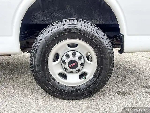 2022 GMC Savana Cargo Van CARGO | 6.6L V8 | A/C | Cruise | Park in Cars & Trucks in Guelph - Image 17