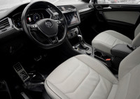 CLEAN CARFAX KEY FEATURES: SUNROOF | LEATHER SEATS | NAVIGATION SYSTEM | APPLE CARPLAY & ANDROID AUT... (image 6)