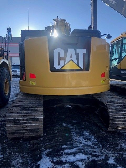 2018 CAT 325FL CR Excavator w/ hyd. coupler, thumb, aux hyd.  in Heavy Equipment in Calgary - Image 4