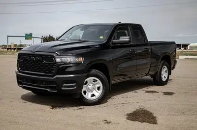 This Ram 1500 has a dependable Gas/Electric V-6 3.6 L/220 engine powering this Automatic transmissio...