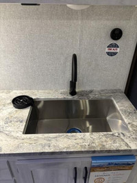 Longitude Towable LNT310RL- No better home away from home than this travel trailer! Enjoy many featu... (image 7)