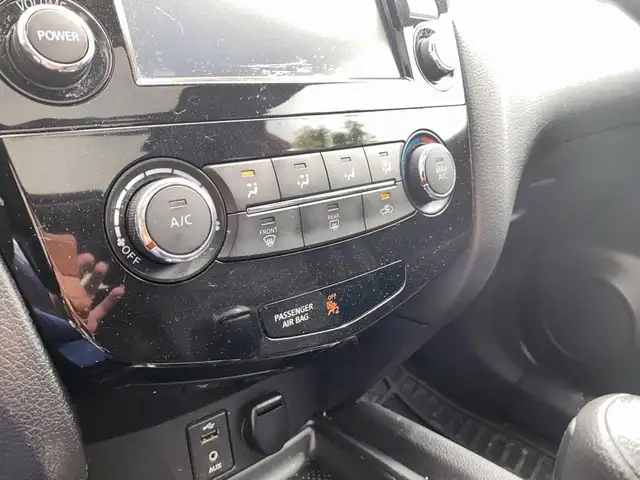 2014 NISSAN ROGUE SV AWD CVT in Cars & Trucks in Stratford - Image 20