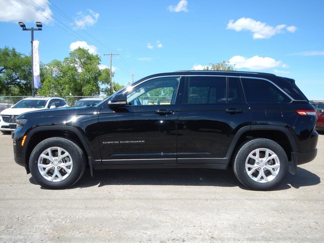 2023 Jeep Grand Cherokee Limited in Cars & Trucks in Saskatoon - Image 2