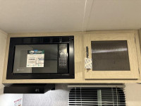 Shasta Oasis SST16BH- Whether you're camping or travelling, this compact trailer does it all! Don't... (image 1)