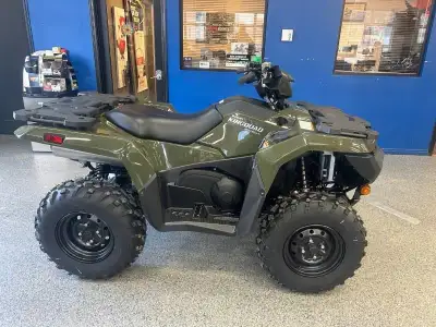 SUZUKI KINGQUAD 750 EPS IRS 2024 PDSF : 13799.0$ Transport et préparation : 820.0$ Supplément logist...