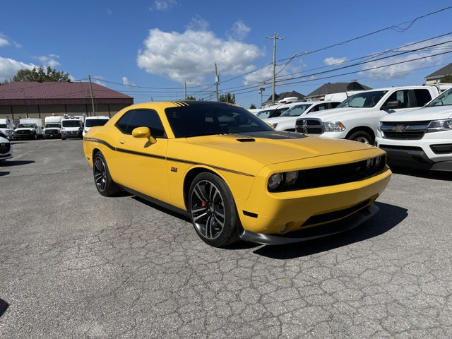 2012 Dodge Challenger Yellow jackets in Cars & Trucks in Laval / North Shore - Image 3
