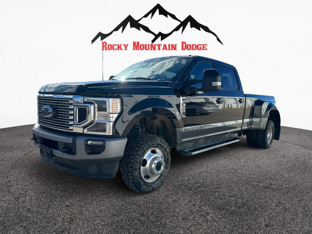 ONE OWNER VERY CLEAN 2022 FORD F-350 LARIAT CREW DIESEL DUALLY in Cars & Trucks in Red Deer