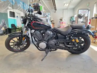 ONLY 1325 KM !!!! Looking for a stylish and reliable ride? The 2015 Yamaha Bolt XVS950 R-S is the pe...
