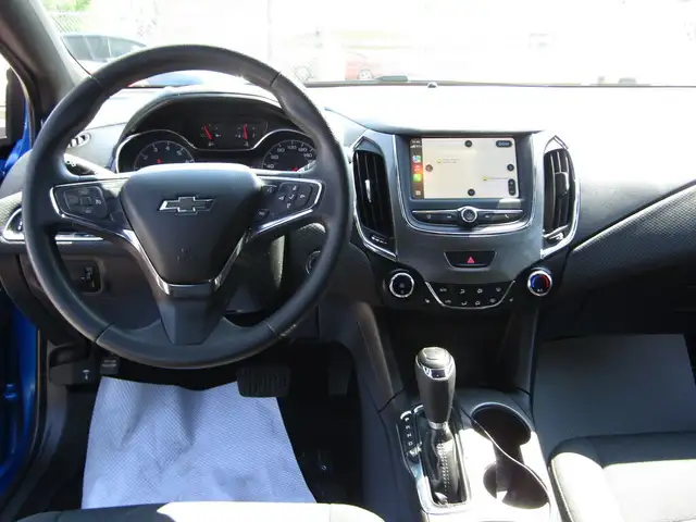 2019 Chevrolet Cruze LT HB RS PKG 1.4L TURBO B.S.A/CAM/H.SEATS/C in Cars & Trucks in Calgary - Image 3