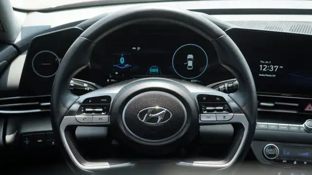 2023 Hyundai Elantra Luxury | Leather | Sunroof | Navigation |S in Cars & Trucks in Guelph - Image 16