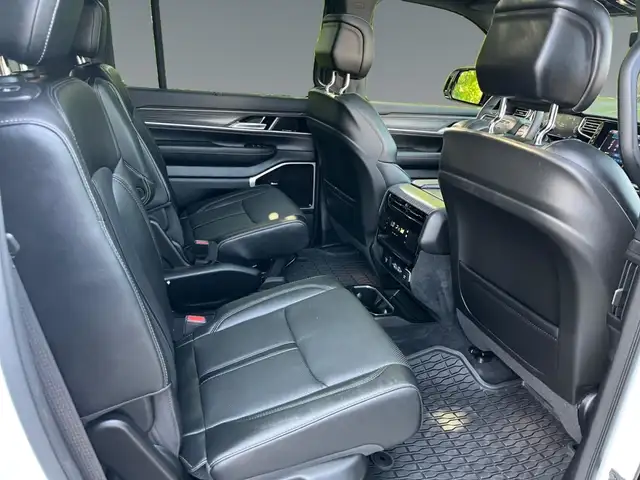 2023 Jeep Wagoneer L Wagoneer L Series III 4x4 in Cars & Trucks in Ottawa - Image 13
