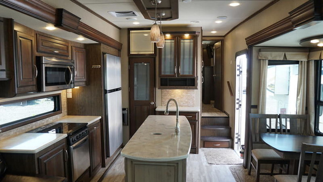 2017 Grand Design Solitude 300GK / 300GK-R in Travel Trailers & Campers in Ottawa - Image 4