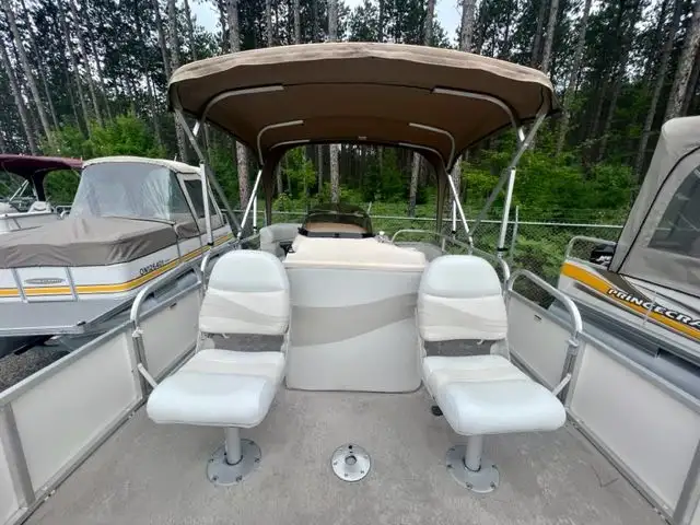 2009 16' Legend Pontoon 25HP 4-STROKE EFI in Powerboats & Motorboats in Peterborough - Image 6