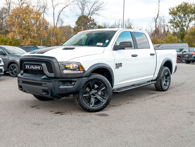 2024 Ram 1500 Classic WARLOCK 4X4 *SIEGES CHAUFF* DEM. DISTANCE  in Cars & Trucks in Laurentides