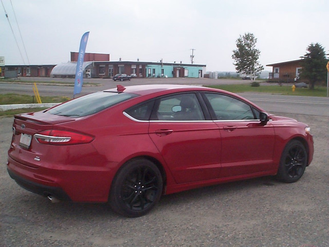2020 Ford Fusion SE - Rapid Red in Cars & Trucks in Timmins - Image 3