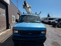 - 2006 Ford E-350 Cargo Van W/ Bucket - Triton 5.4L V8 Gasoline Engine - 148,705 KM - Versa Lift 29... (image 6)