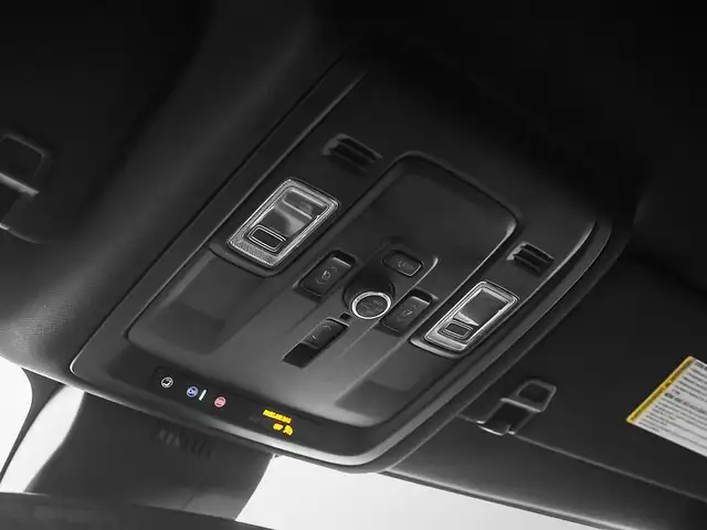 2025 Chevrolet Suburban Premier in Cars & Trucks in City of Montréal - Image 17
