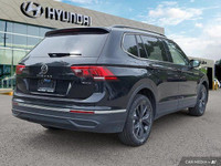 Experience the refined versatility of the 2024 Volkswagen Tiguan Comfortline. This sleek SUV boasts... (image 4)