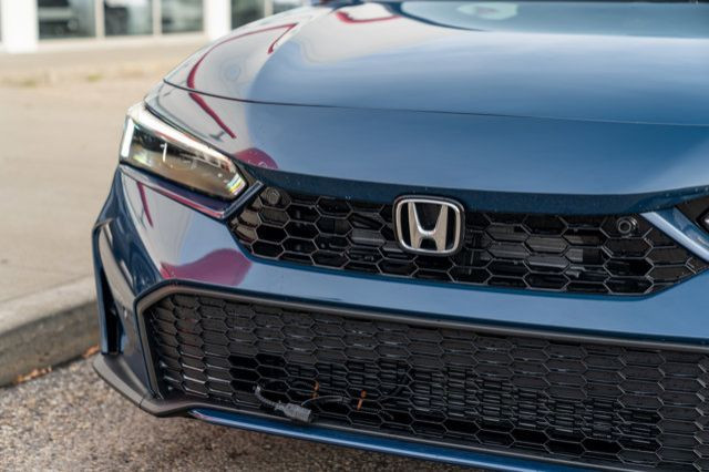 2026 Honda Civic Sedan Hybrid Sport Touring in Cars & Trucks in Edmonton - Image 3