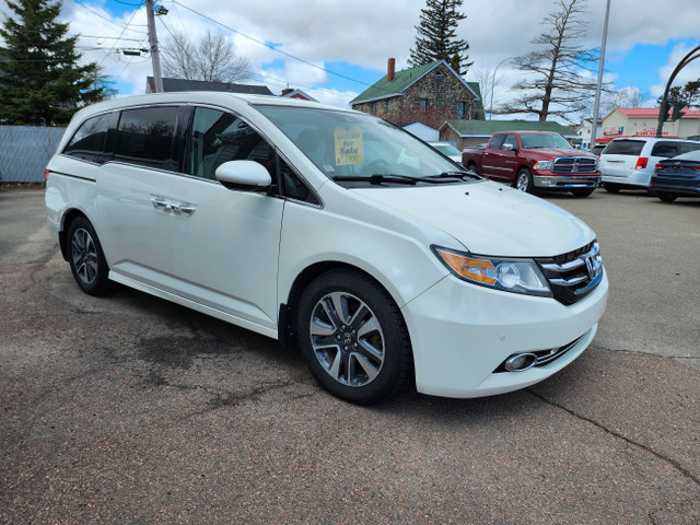 2017 Honda Odyssey Touring in Cars & Trucks in Moncton - Image 2