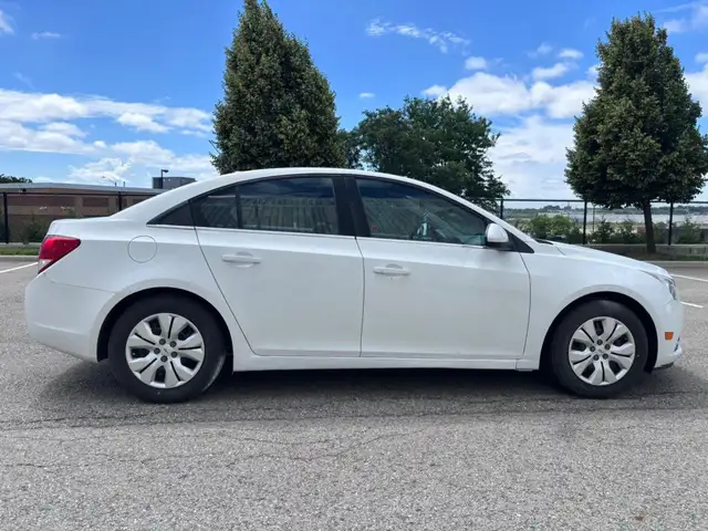 2013 Chevrolet Cruze 1LT Auto 4dr Sedan Automatic in Cars & Trucks in Mississauga / Peel Region - Image 3