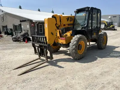 2008 JCB 506C zoom boom powered by 84hp JCB diesel engine. Enclosed heated cab with glass intact. Eq...