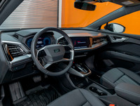 À voir! / Come see it! TRÈS BIEN ÉQUIPÉ / VERY WELL EQUIPPED. Version Q4 E-Tron Quattro avec Moteur... (image 1)