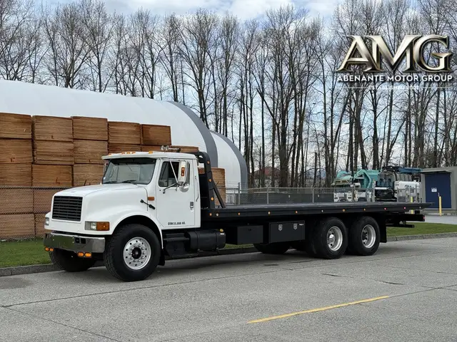 2000 International 4900 25 Foot Roll-Off Flatdeck Spicer 10 Spee in Heavy Trucks in Delta/Surrey/Langley - Image 6