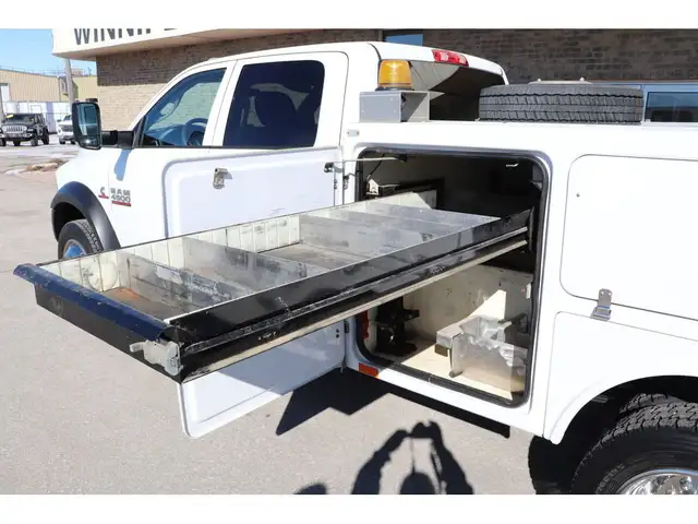 2015 Dodge RAM 4500 CREW DUALLY 6.7L CUMMINS 4X4, SERVICE BODY & in Cargo & Utility Trailers in Winnipeg - Image 29