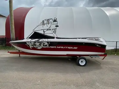 Mirabel : 450-565-1111 Granby : 450-777- 1101 Longeur / Length : 24' 3'' Largeur / Beam : 96'' Moteu...