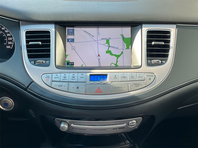 2012 Hyundai Genesis sedan V6 | NAVI | REARCAM | LEATHER | ROOF  in Cars & Trucks in City of Toronto - Image 2