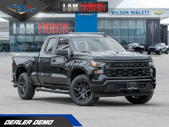 2025 Chevrolet Silverado 1500 Custom- *Dealer Demo* Black-Out Pk in Cars & Trucks in Markham / York Region