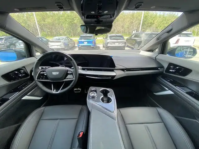 2025 Cadillac OPTIQ Luxury in Cars & Trucks in Calgary - Image 25
