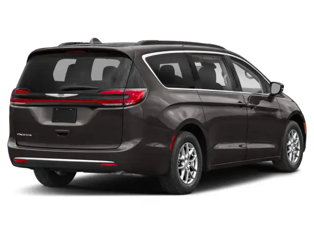 2023 Chrysler Pacifica in Cars & Trucks in Winnipeg - Image 7