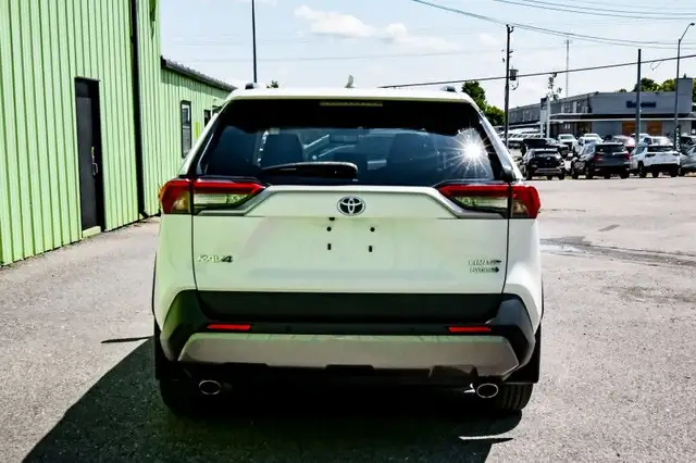 2019 Toyota RAV4 Hybrid Limited • SUNROOF • COOLED LEATHER • CP/ in Cars & Trucks in Cornwall - Image 6