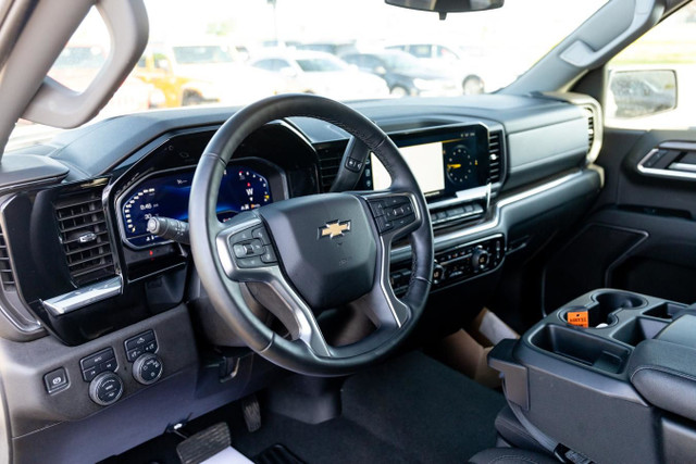 2025 Chevrolet Silverado 1500 LT Crew 4X4 in Cars & Trucks in London - Image 2