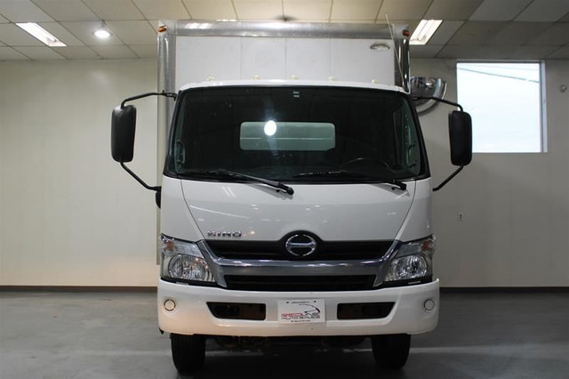 2014 Hino 195-2 Auto in Cars & Trucks in London - Image 4