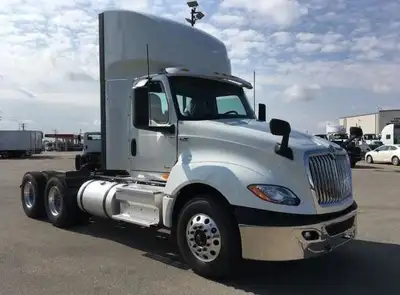 Stock #: V494000 Tandem Axle Day Cab Tractor, International A26 engine (450) HP, Eaton Fuller Ultra...
