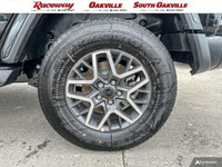 2025 JEEP WRANGLER 4 DOOR SAHARA 4X4 Black Exterior Black McKinley Leather Trimmed Seats 3.6L V6 Eng... (image 5)