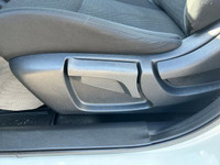 Air Conditioning, Auto High-beam Headlights, Electronic Stability Control, Front Bucket Seats, Fully... (image 6)