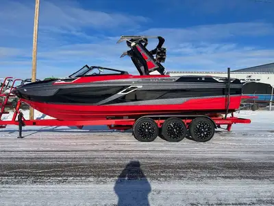 Boat: CENTURION Ri245 2023 Centurion Ri245MARKET REVOLUTIONAt a foot and a half longer than the indu...