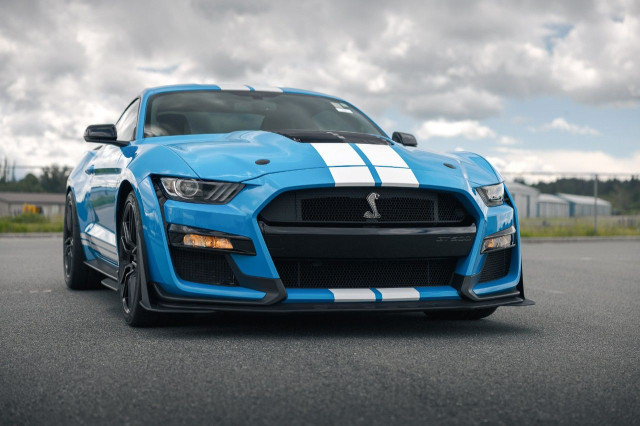 2022 Ford Mustang in Cars & Trucks in Delta/Surrey/Langley - Image 2