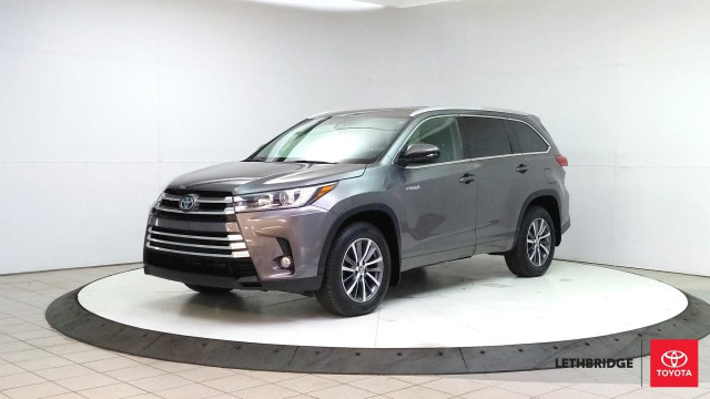 2017 Toyota Highlander Hybrid XLE in Cars & Trucks in Lethbridge