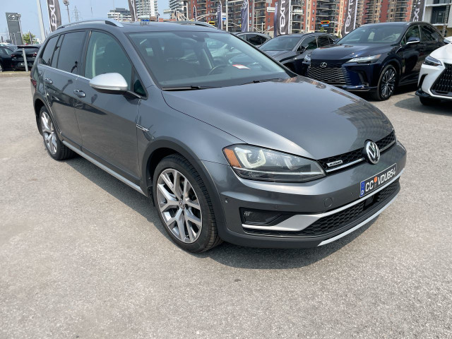 2017 Volkswagen GOLF ALLTRACK Camera / Bluetooth / Cuir / Toit o in Cars & Trucks in Laval / North Shore - Image 2